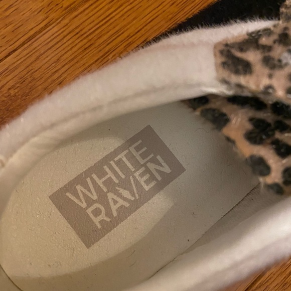 White Raven Runners - Picture 2 of 3